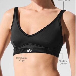 Alo yoga. Airlift line up bra